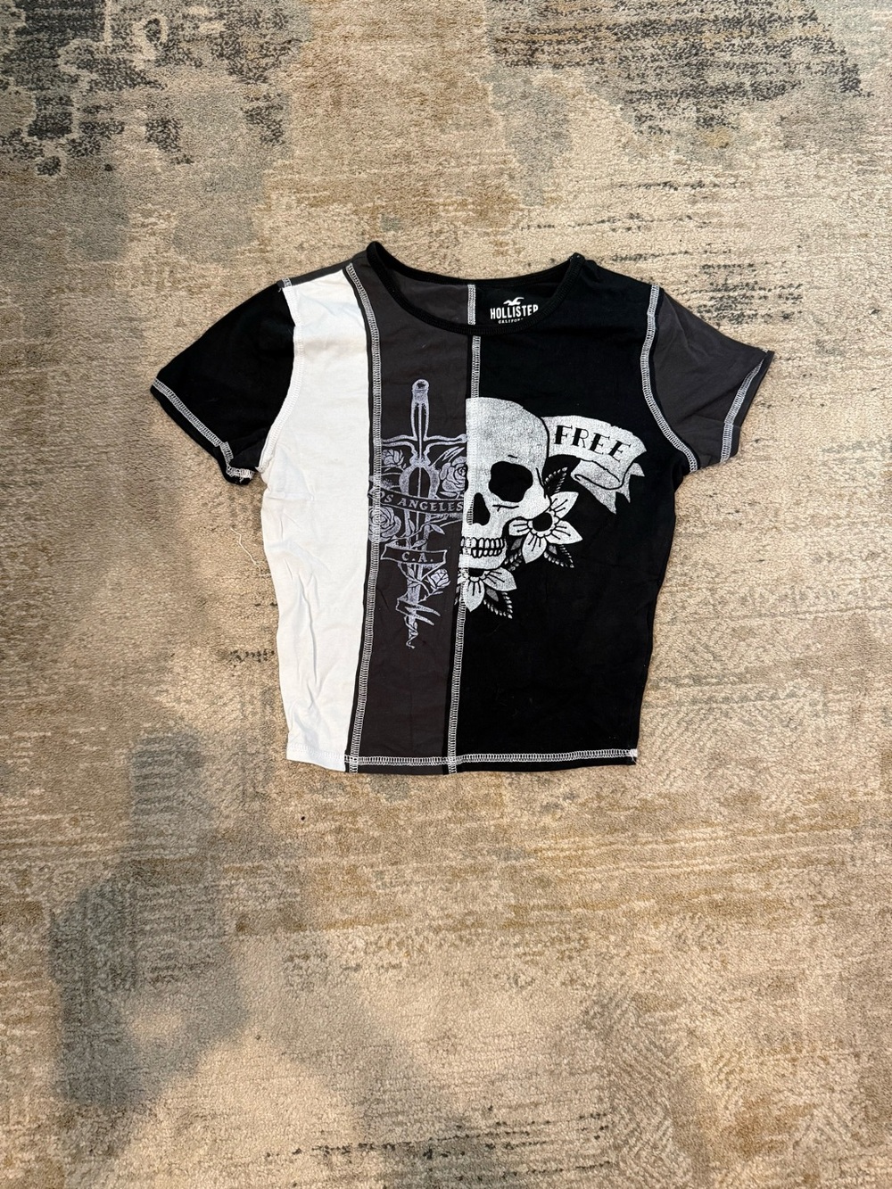 Hollister Black & White Split Skull Graphic Crop Tee